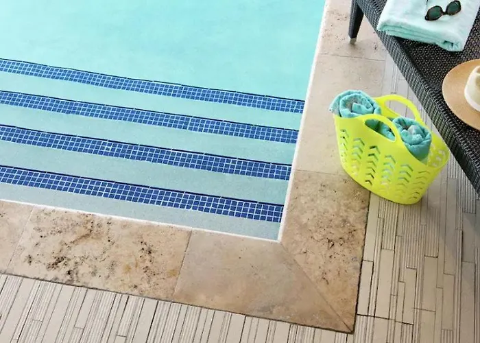 Central hotel: Homewood Suites By Hilton Ann Arbor