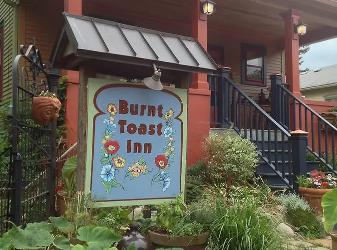 Central hotel: Burnt Toast Inn